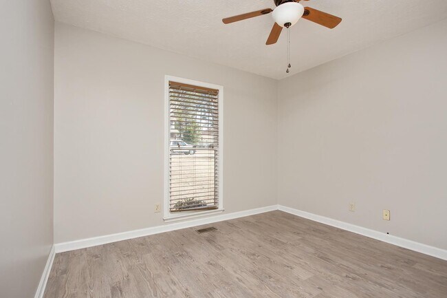 Building Photo - 3 Bed/2 Bath NEST in Beaver Run