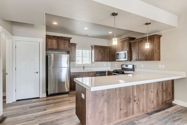 Building Photo - 3 Bed Townhome - Provo's Southeast Bench
