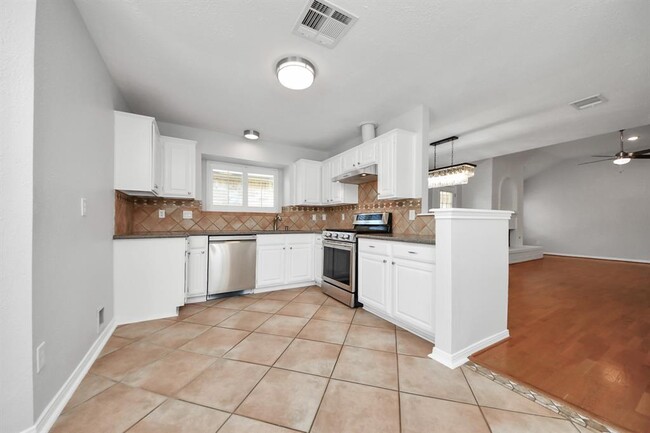 Building Photo - 12407 Meadow Ridge Dr