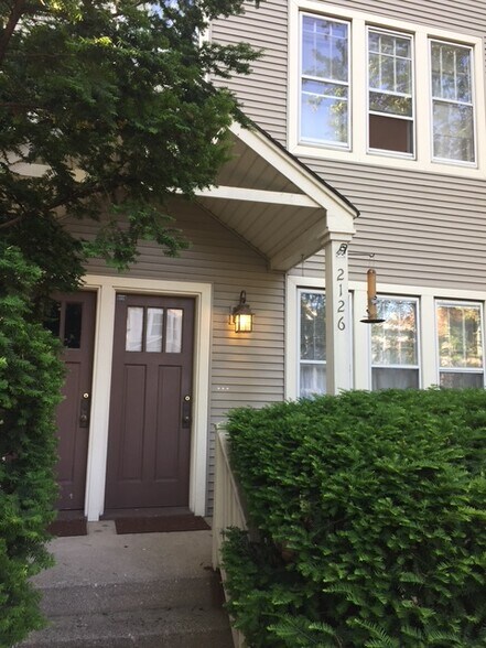 Building Photo - 2126 W Barry Ave