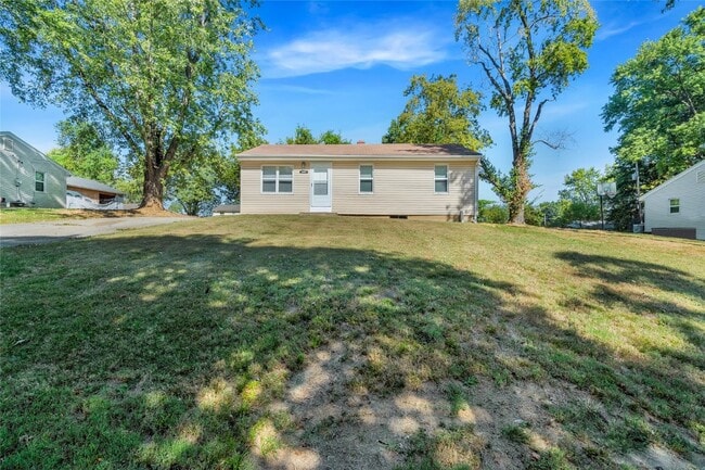 Building Photo - 2809 S River Rd