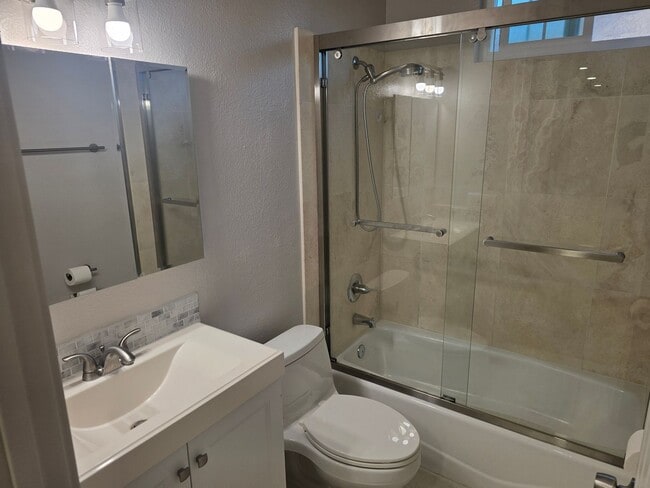 Building Photo - Two-bedroom house in Mira Mesa WITH SOLAR!