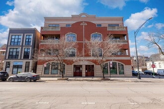 Building Photo - 852 N Damen Ave