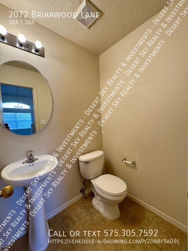 Building Photo - 2072 Briarwood Ln