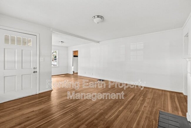 Building Photo - 832 Meadowbrook Dr