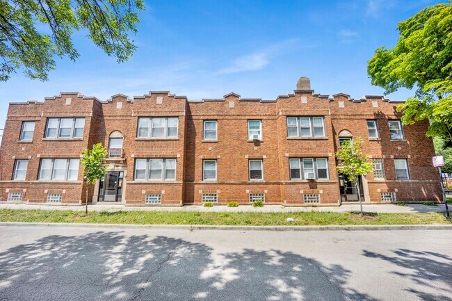 Primary Photo - 5534 W George St