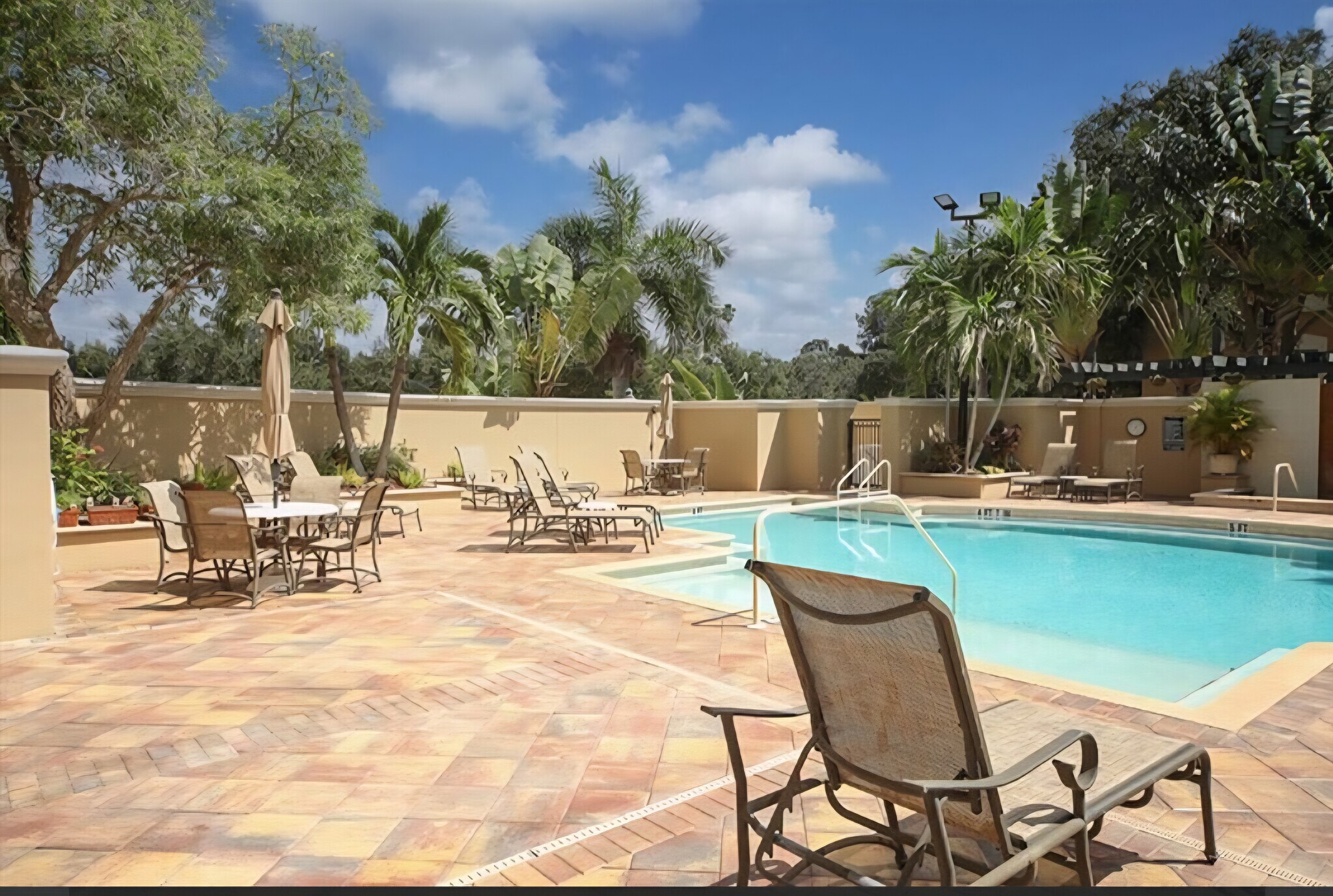 Building Photo - 1064 N Tamiami Trl