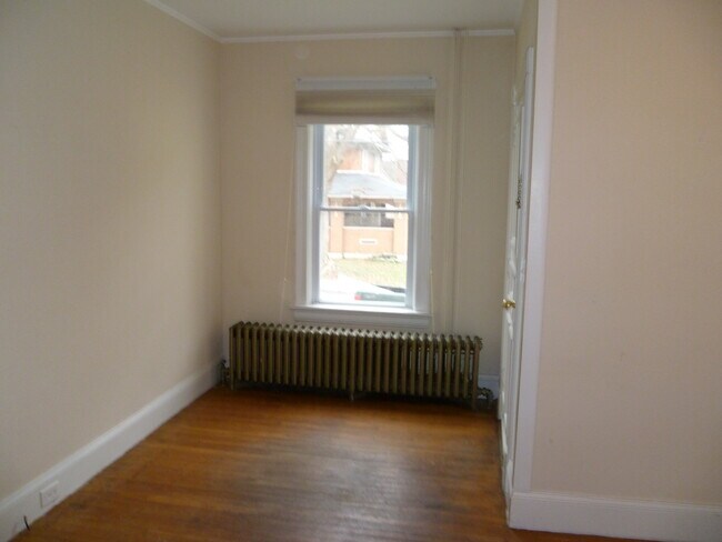 Building Photo - 129 Grandview St