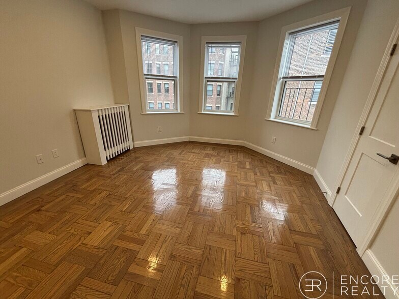 Building Photo - 16 Queensberry St