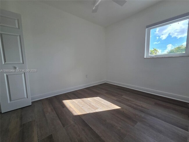 Building Photo - 6240 SW 21st St