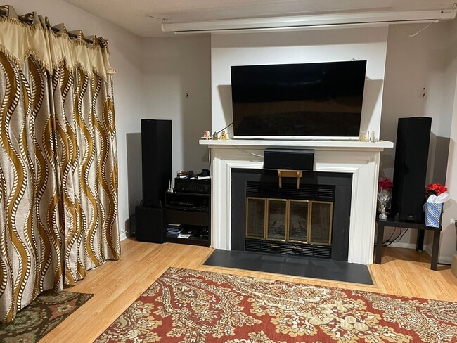 Primary Photo - 176 Thoreau Dr