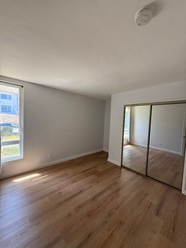Building Photo - Gorgeous 3 Bedroom, 2 Bathroom, Granada Hi...