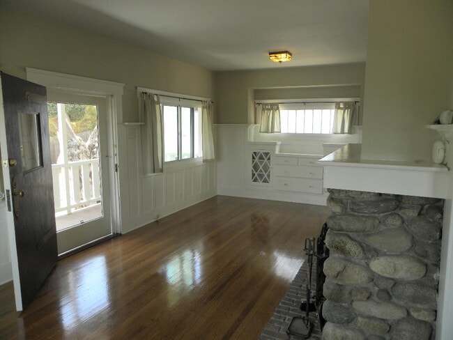 Building Photo - 324 Vista Pl