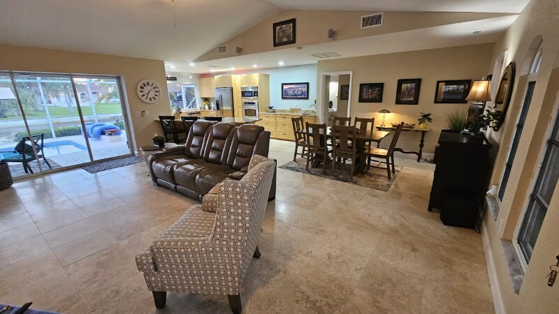 Building Photo - 3354 Dover Dr