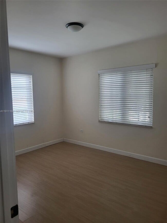 Building Photo - 215 Sidonia Ave