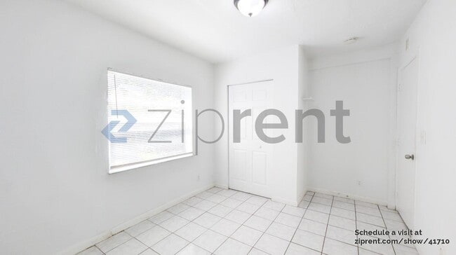 Building Photo - 515 Putnam Rd