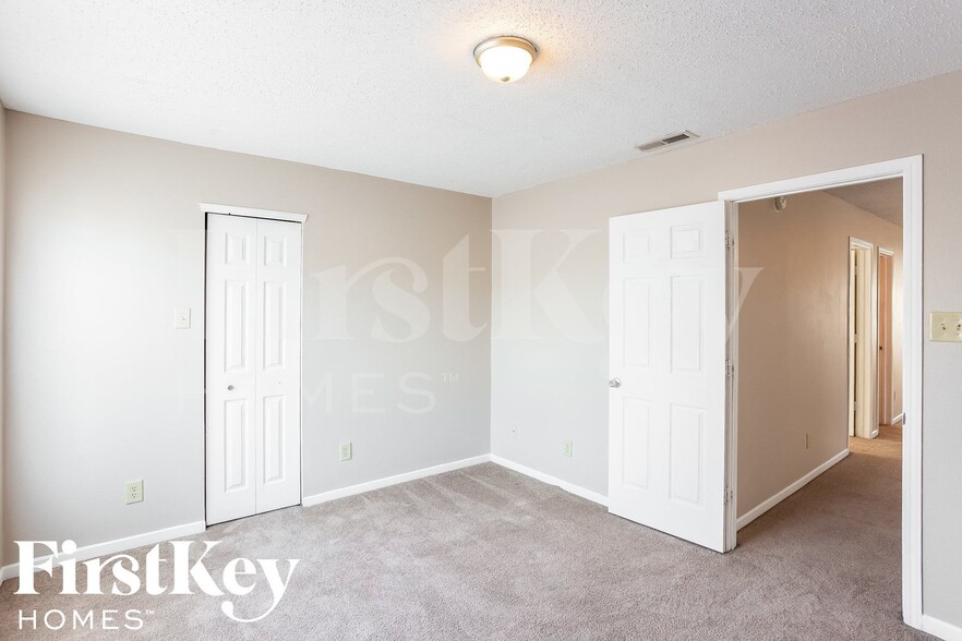 Building Photo - 11461 Presidio Dr