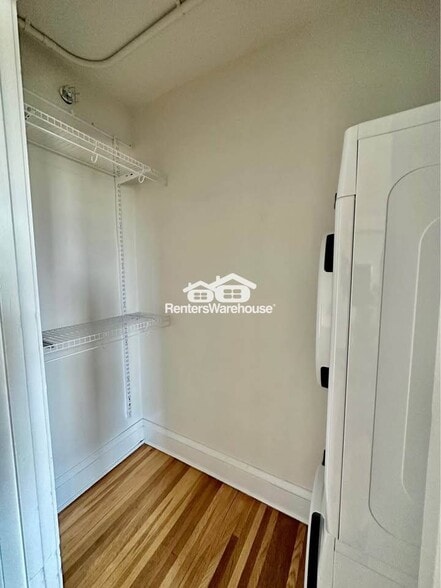 Building Photo - 2305 Grand Ave