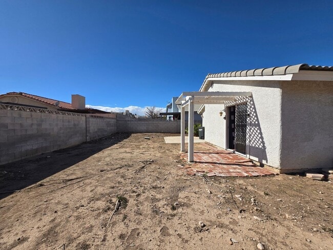 Building Photo - One Story Home