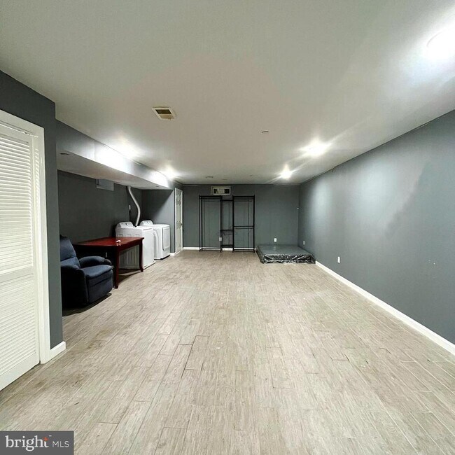 Building Photo - 1306-8 N Carlisle St