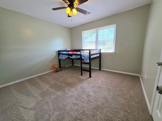 Building Photo - Move In Ready 3 Bedroom Ranch!