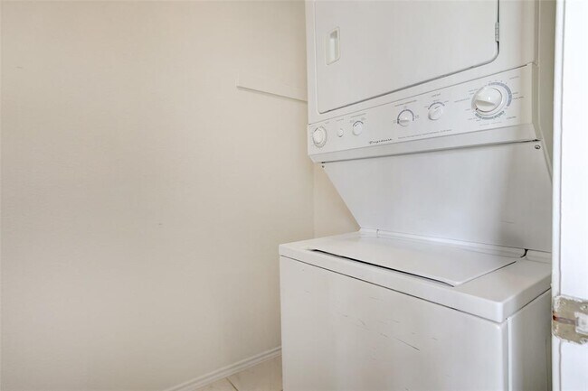 Building Photo - 16304 Kicking Bird Dr