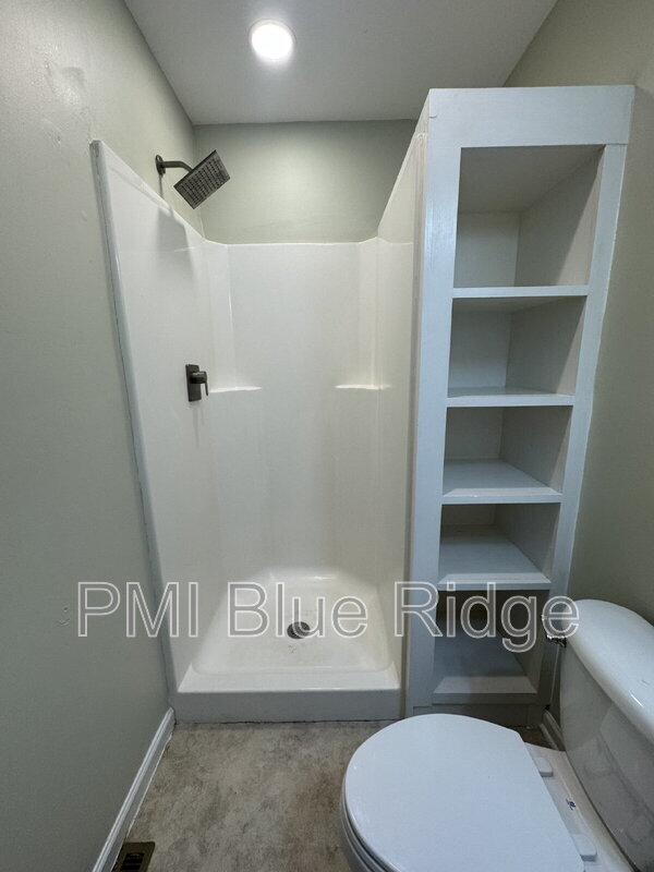 Building Photo - 46 Madison Heights Dr