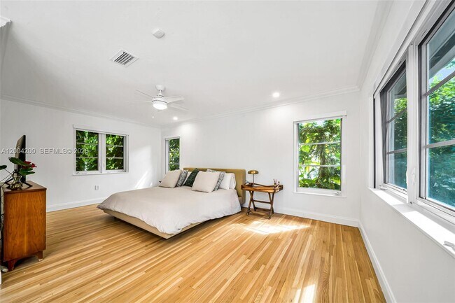 Building Photo - 1010 Placetas Ave