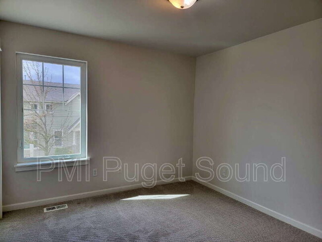 Building Photo - 576 Mount Baker Pl NE