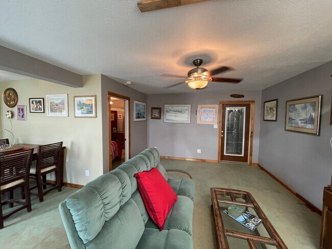 Building Photo - NEW ON MARKET // ALL BILLS PAID !
