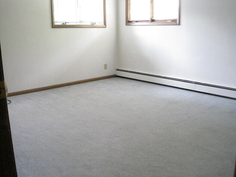 Building Photo - 2319 N Hillcrest Pky