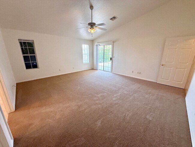 Building Photo - Beautiful 3 Bed / 2 Bath Home Backing to Cerbat Cliffs Golf Course!