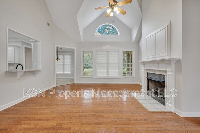 Building Photo - 5 Southernwood Pl