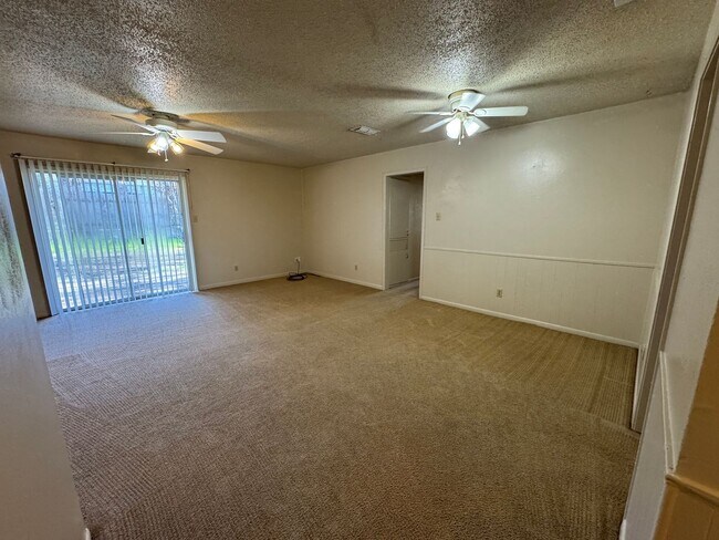 Building Photo - 3-Bedroom House for Rent in Copperas Cove