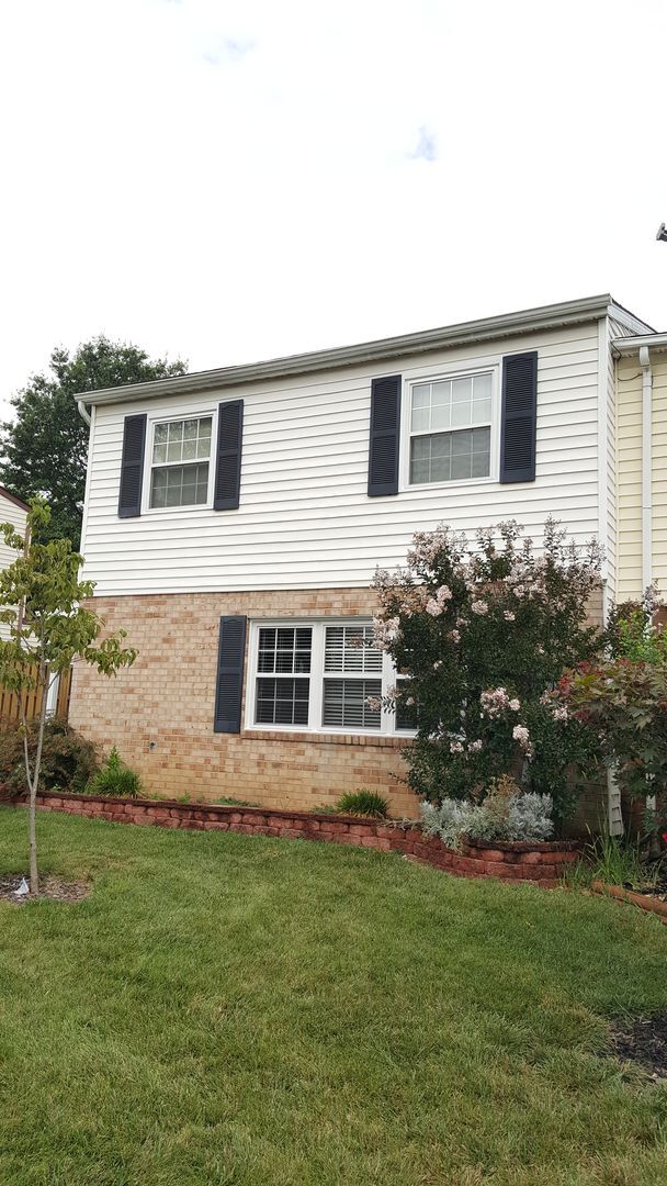 Building Photo - *END UNIT* town home in established Crestwood Neighborhood ready for you mid March!