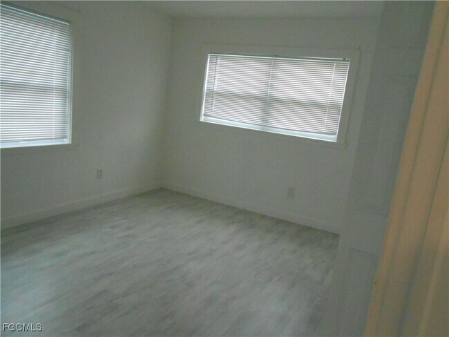 Building Photo - 120 Lee Blvd