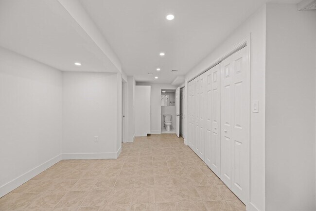 Building Photo - 33 College Rd