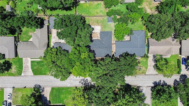 Building Photo - 9622 Fairdale Ln