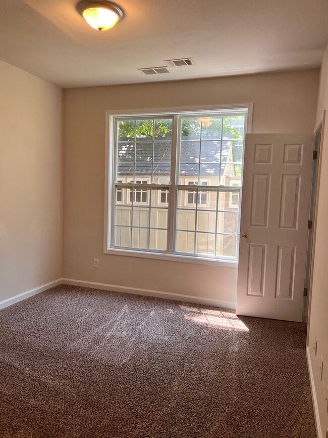 Building Photo - 9135 Belaire St