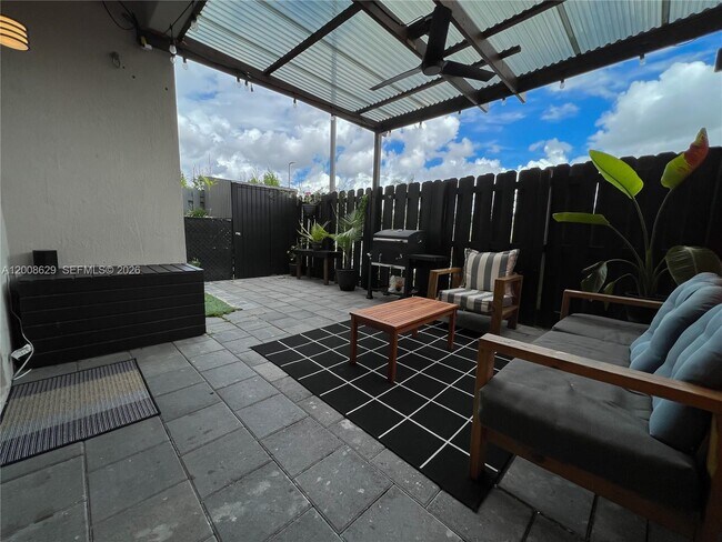 Building Photo - 7825 NW 104th Ave