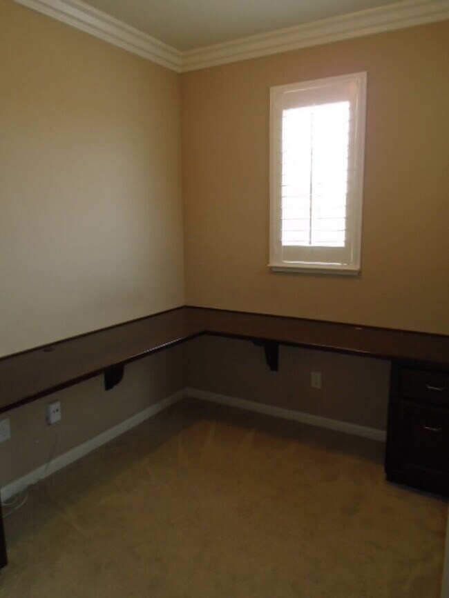 Building Photo - BEAUTIFUL 2 STORY IN WEST ROSEVILLE! 4 BEDROOM, 3 BATH, 3 CAR GARAGE, WITH LOW MAINTENANCE YARD!