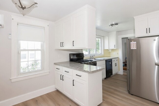Building Photo - 204 Walpole St