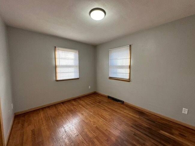 Building Photo - 3207 Mt Vernon Rd SE