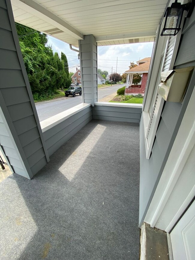 Building Photo - Cozy Renovated 2-Bedroom Home in Emmaus – ...