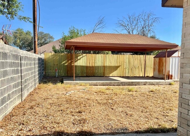 Building Photo - 1515 Quail Creek Rd