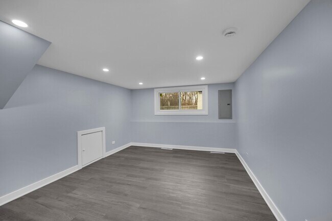 Building Photo - 5924 El Morro Ln