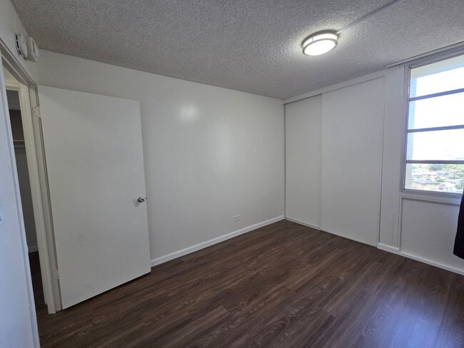 Building Photo - 2 bed, 2 bath, 1 parking Available for Rent in Salt Lake