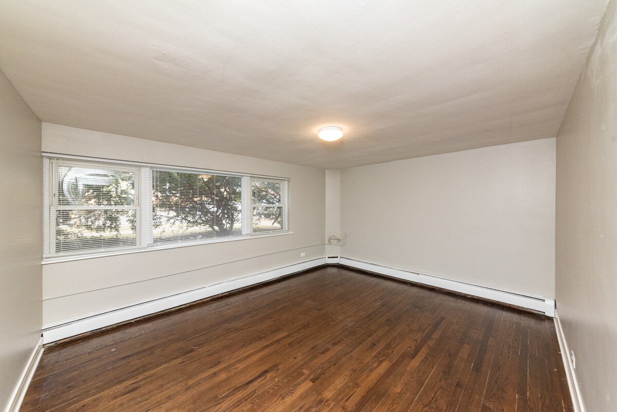 Building Photo - 3058 N Kostner Ave