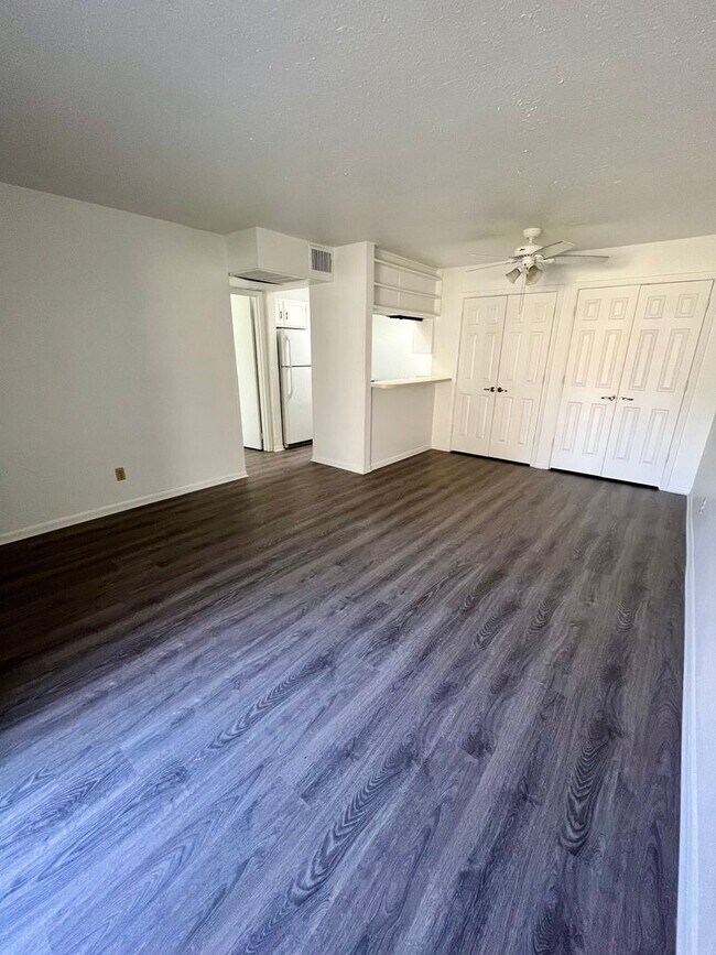 Building Photo - Town Creek Village