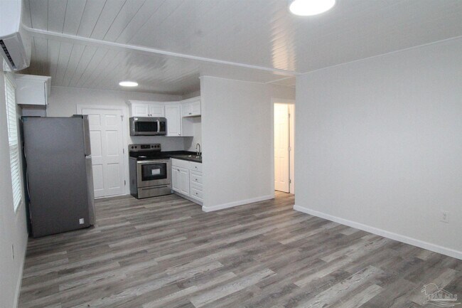 Building Photo - 5523 Shell